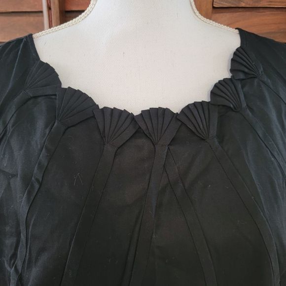 Talbots women's Blouse Top‎ sleeveless black scalloped neck size 12 Cotton - Picture 2 of 6